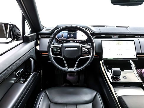 Used 2025 Land Rover Range Rover Sport SE image 5