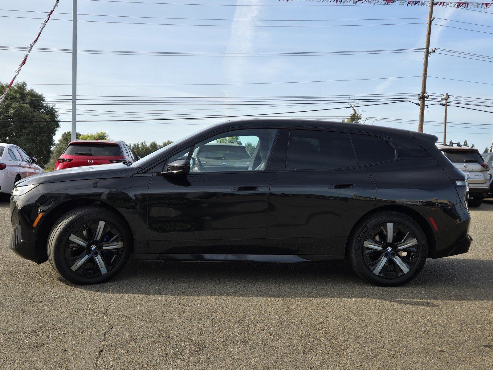 Used 2023 BMW iX xDrive50 w/ Sport Package AWD/4WD image 7