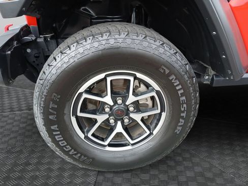 Used 2025 Jeep Wrangler Unlimited Rubicon AWD/4WD image 23