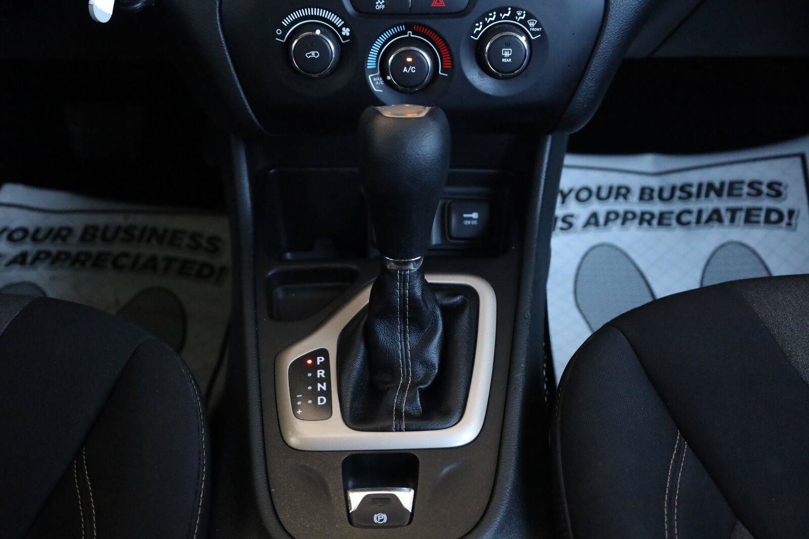 Used 2014 Jeep Cherokee Sport FWD image 38