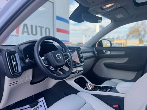 Used 2024 Volvo XC40 B5 Plus w/ Protection Package Premier image 39