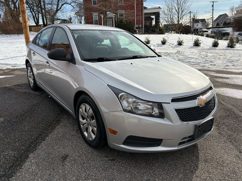 Used 2014 Chevrolet Cruze LS image 1