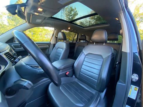 Used 2018 Volkswagen Atlas SEL image 2