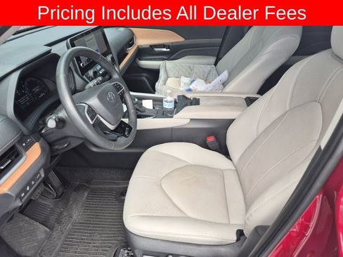 Used 2025 Toyota Grand Highlander AWD Hybrid image 12