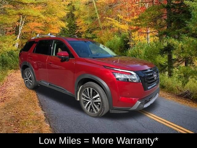 Certified 2025 Nissan Pathfinder Platinum w/ Black Appearance Package AWD/4WD image 10