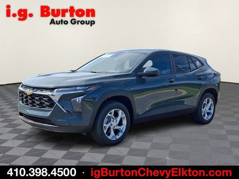 New 2026 Chevrolet Trax LS w/ LS Convenience Package FWD image 2
