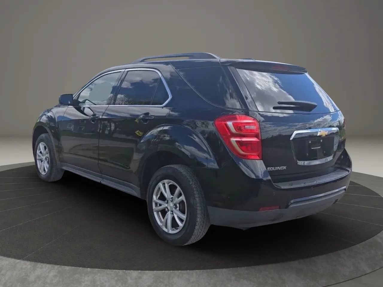 Used 2017 Chevrolet Equinox LT w/ Convenience Package FWD image 4