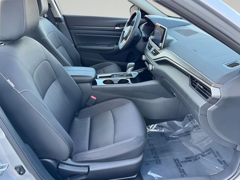 Used 2024 Nissan Altima 2.5 SV FWD image 22
