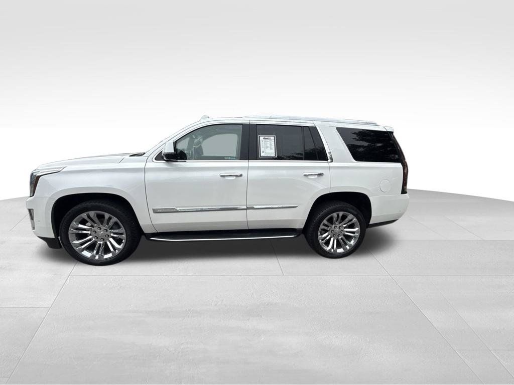 Used 2017 Cadillac Escalade Luxury AWD/4WD image 2