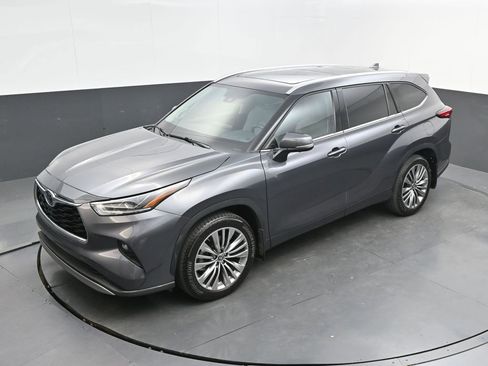 Used 2021 Toyota Highlander Platinum AWD/4WD image 26