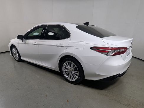 Used 2020 Toyota Camry XLE image 5