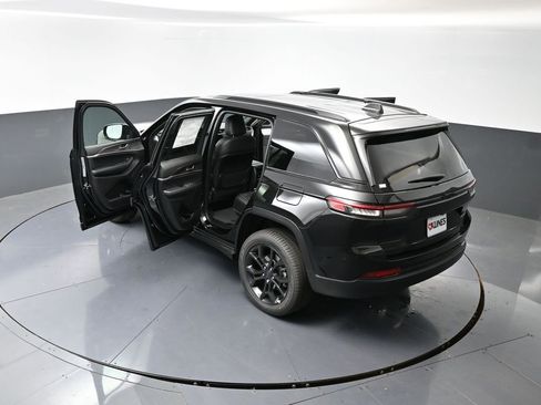 New 2025 Jeep Grand Cherokee Limited image 58