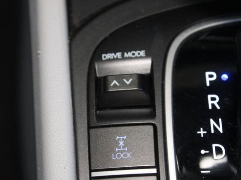 Used 2024 Hyundai Kona SEL AWD/4WD image 36