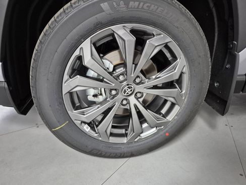 New 2025 Toyota RAV4 Limited image 10