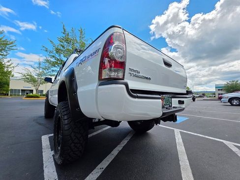 Used 2015 Toyota Tacoma 4x4 Double Cab w/ TRD Sport Package image 11