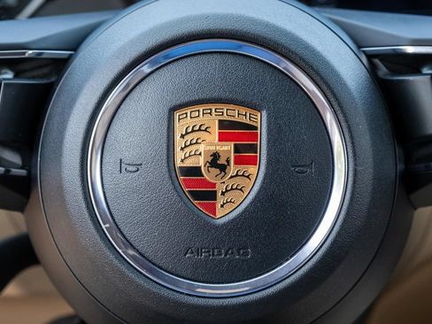 Used 2022 Porsche Macan w/ Premium Package Plus AWD/4WD image 27