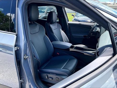 Used 2023 Volkswagen ID.4 Pro S Plus RWD image 9