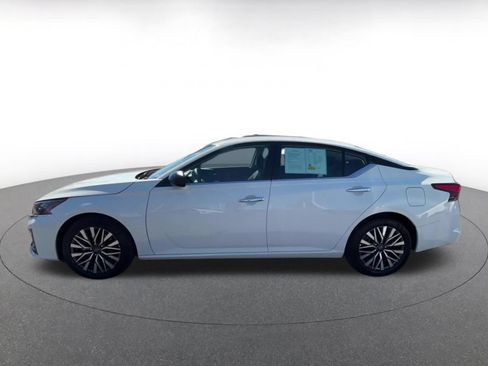 Used 2025 Nissan Altima 2.5 SV FWD image 9