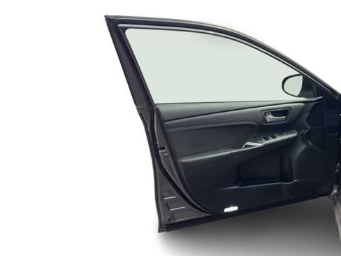 Used 2015 Toyota Camry XLE FWD image 10