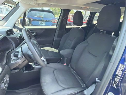 Used 2018 Jeep Renegade Latitude FWD image 28