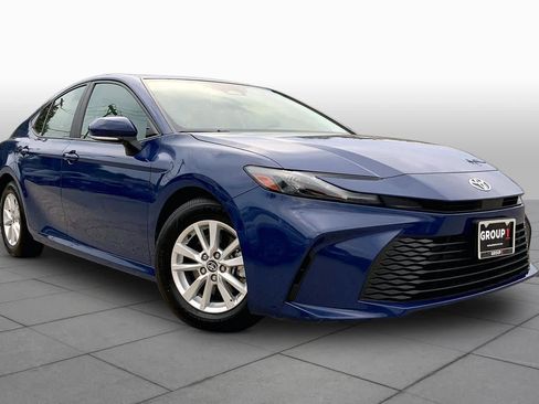 Used 2025 Toyota Camry LE FWD image 3