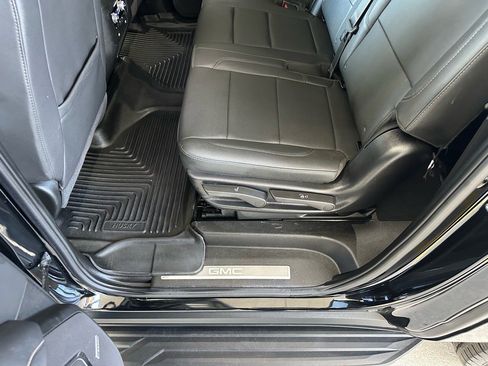 Used 2024 GMC Yukon XL SLT w/ SLT Luxury Package image 23