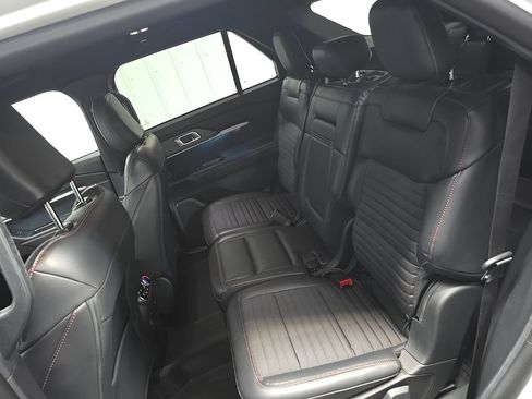 Used 2025 Ford Explorer ST-Line w/ Premium Package AWD/4WD image 38
