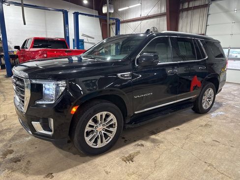 Used 2023 GMC Yukon SLT w/ SLT Luxury Package image 1