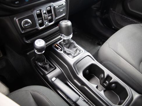 Used 2023 Jeep Wrangler Unlimited w/ Cold Weather Group AWD/4WD image 15
