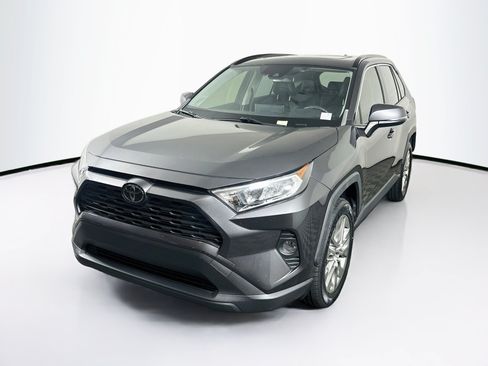 Used 2020 Toyota RAV4 XLE Premium FWD image 3