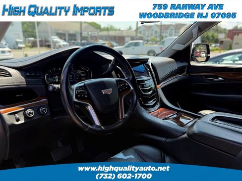 Used 2018 Cadillac Escalade Luxury AWD/4WD image 42