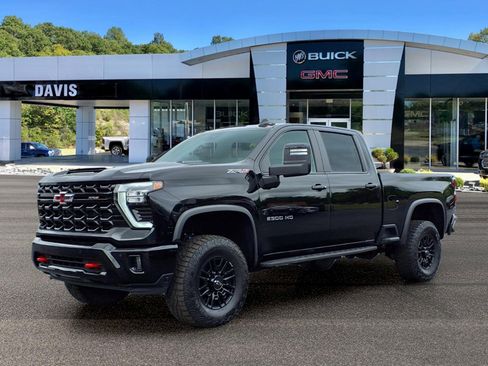 Used 2025 Chevrolet Silverado 2500 ZR2 w/ Technology Package AWD/4WD image 2