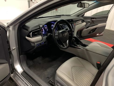Used 2019 Toyota Camry SE w/ Carpet Mat Package image 38