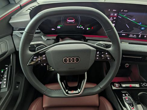 Used 2025 Audi SQ6 e-tron Prestige AWD/4WD image 16