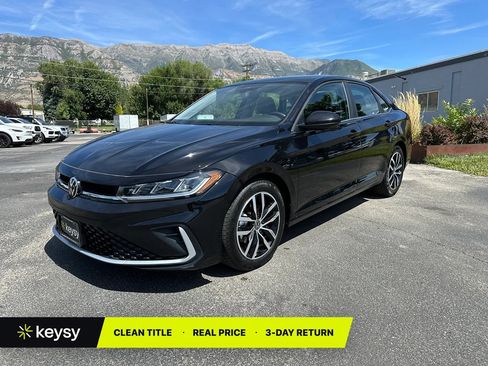 Used 2025 Volkswagen Jetta SE FWD image 1