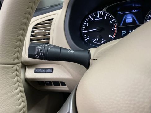 Used 2015 Nissan Altima 2.5 SV w/ Convenience Package image 25