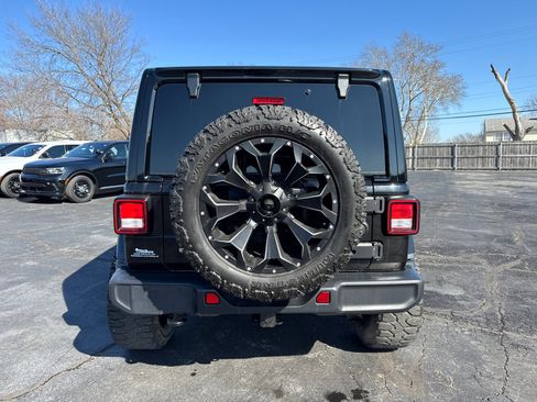 Used 2020 Jeep Wrangler Unlimited Sahara w/ Uconnect 4C Nav & Sound Group image 4