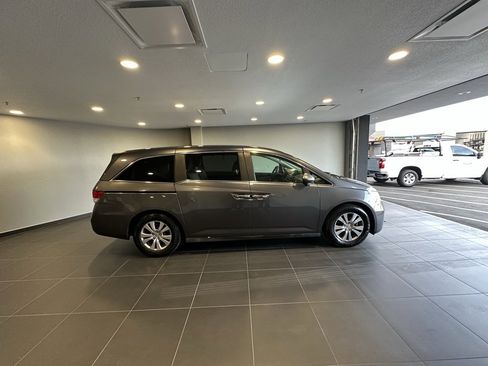 Used 2017 Honda Odyssey SE image 4
