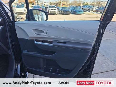 Used 2024 Toyota Sienna LE image 31