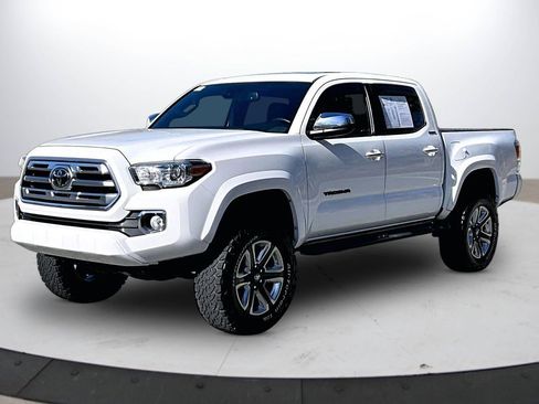 Used 2019 Toyota Tacoma Limited image 4