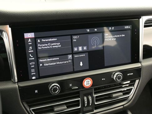 Certified 2025 Porsche Macan image 21