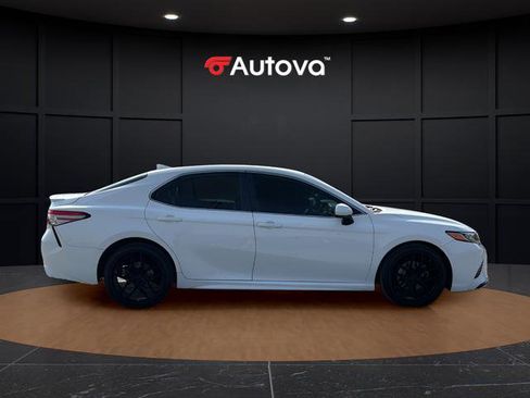 Used 2019 Toyota Camry SE image 6