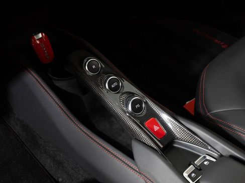 Used 2022 Ferrari F8 Tributo RWD image 38