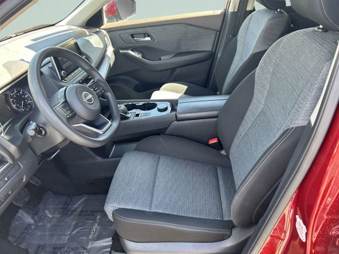 Used 2023 Nissan Rogue SV image 12