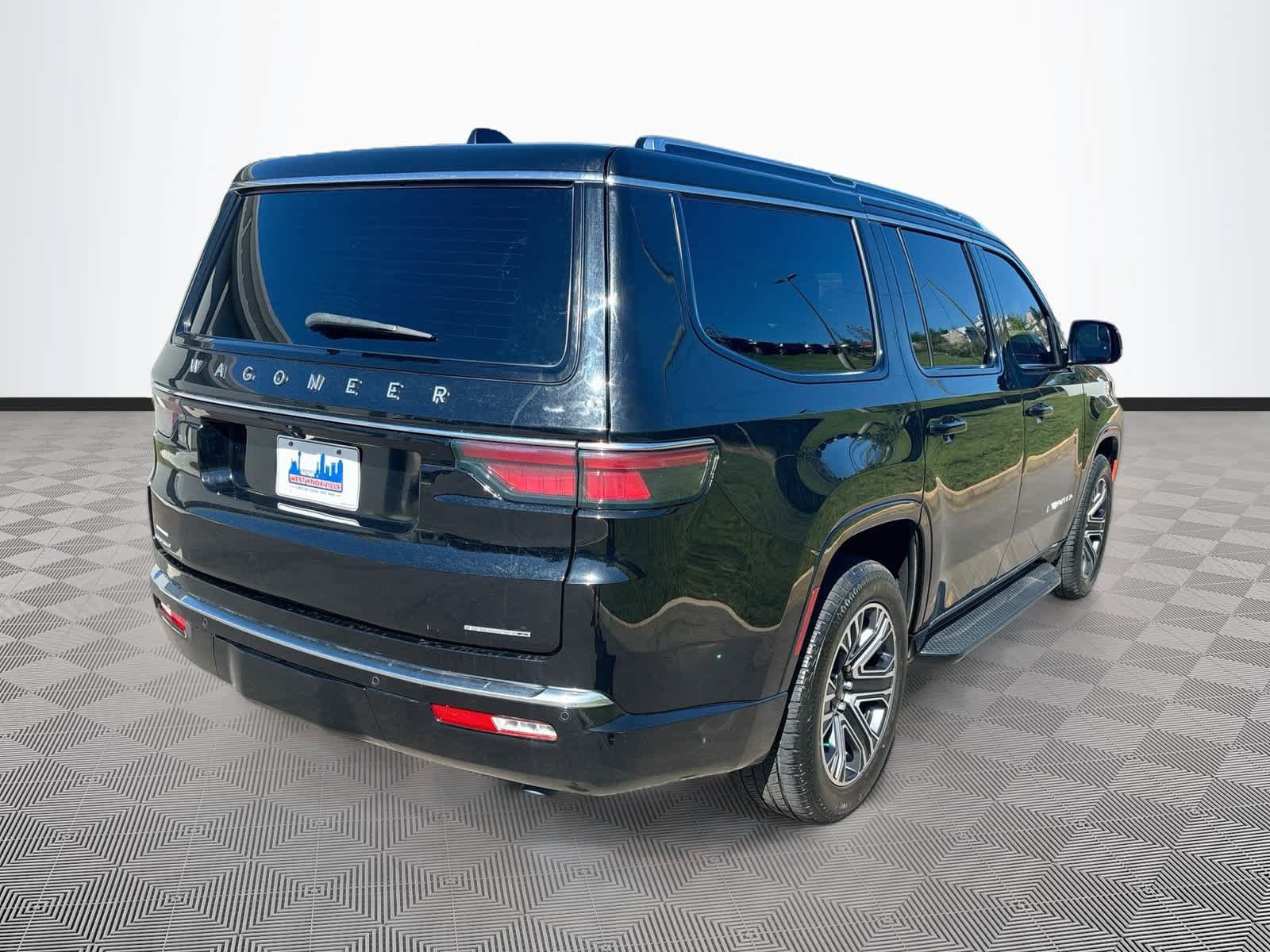 Used 2023 Jeep Wagoneer Series II AWD/4WD image 5
