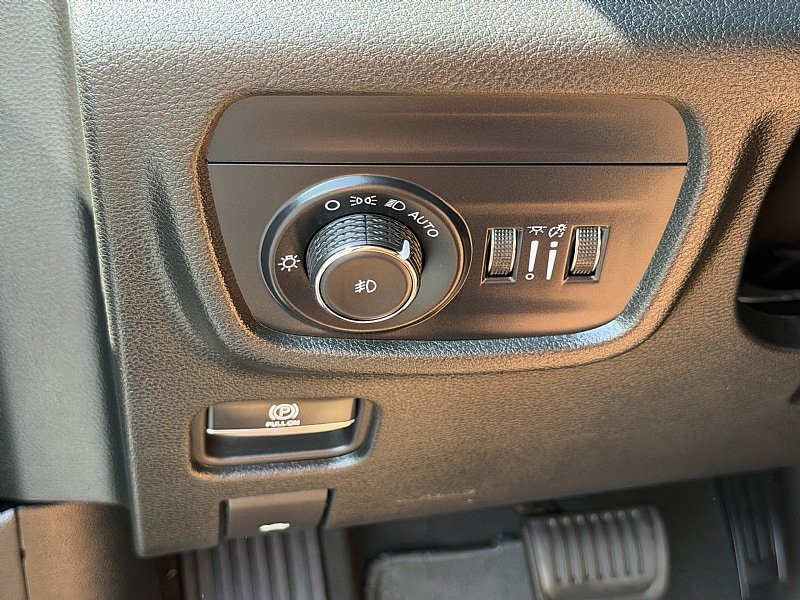 Used 2024 Jeep Grand Cherokee Limited AWD/4WD image 27