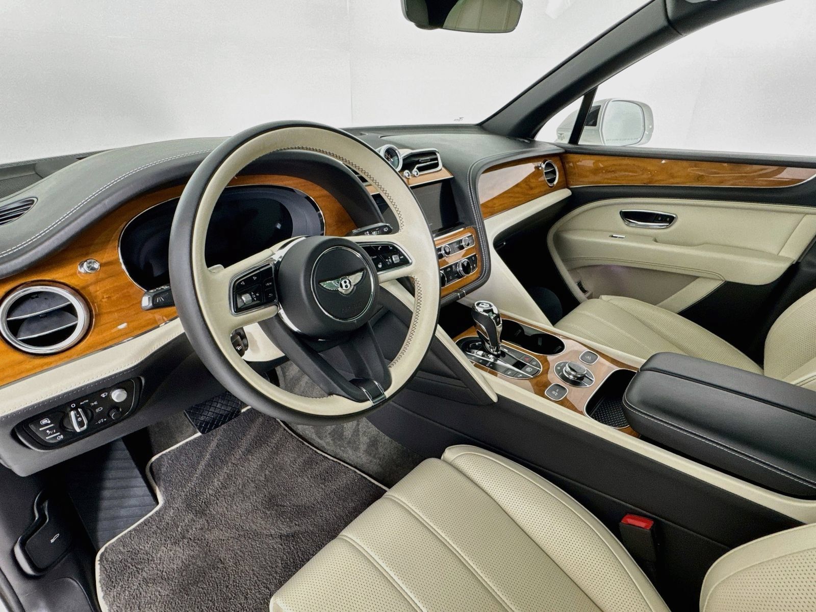 Certified 2023 Bentley Bentayga Extended Wheelbase AWD/4WD image 11