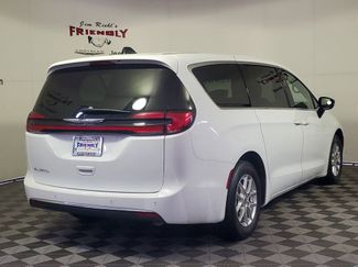 Used 2024 Chrysler Pacifica Touring-L video 3