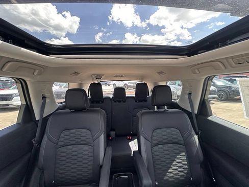 Certified 2025 Nissan Pathfinder SV w/ SV Premium Package FWD image 22