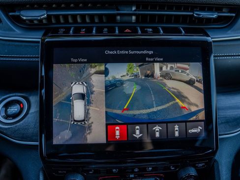 Used 2024 Jeep Grand Cherokee L Limited w/ Luxury Tech Group II image 12